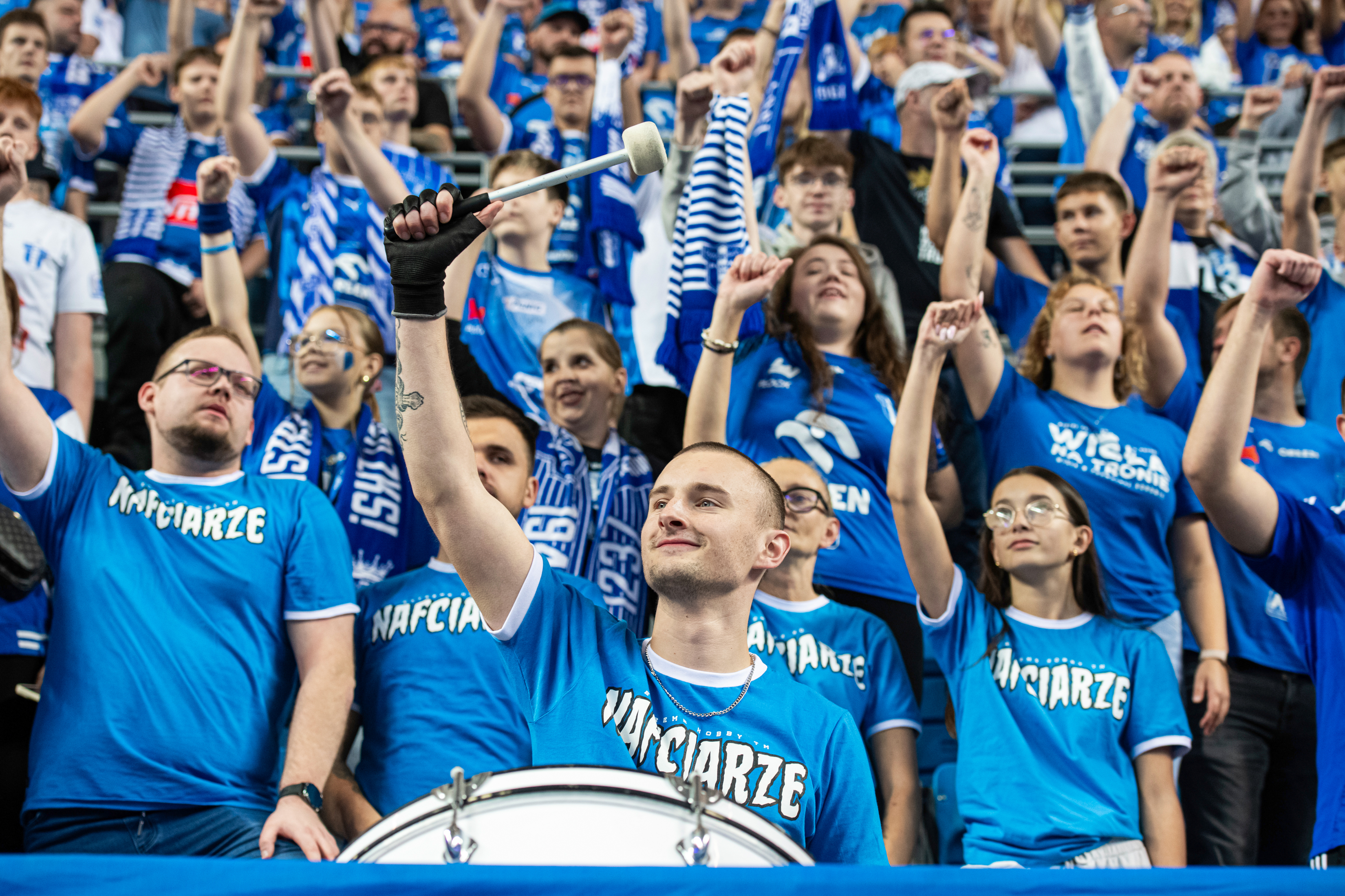 Kibicuj Niebiesko-Biało-Niebieskim w Stade Pierre de Coubertin!
